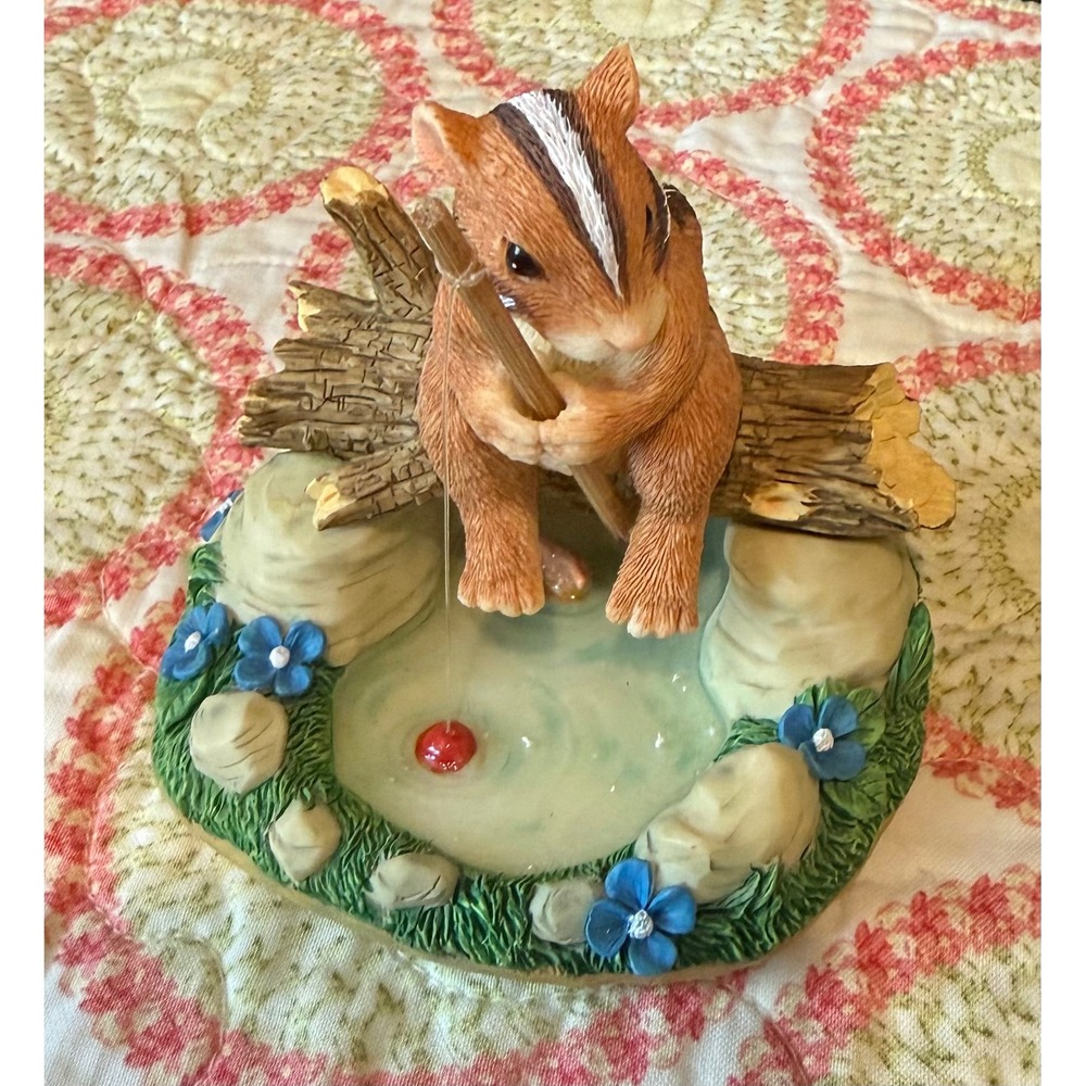 Charming Tails‎ Fitz Floyd Gone Fishin Figurine Chipmunk Fishing Pond 83/702